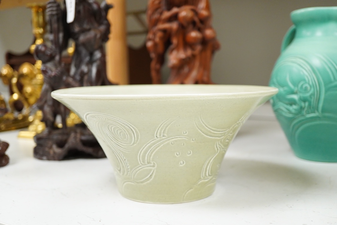A Susie Cooper incised jug, 22cm high and similar bowl, each incised with animals (2)